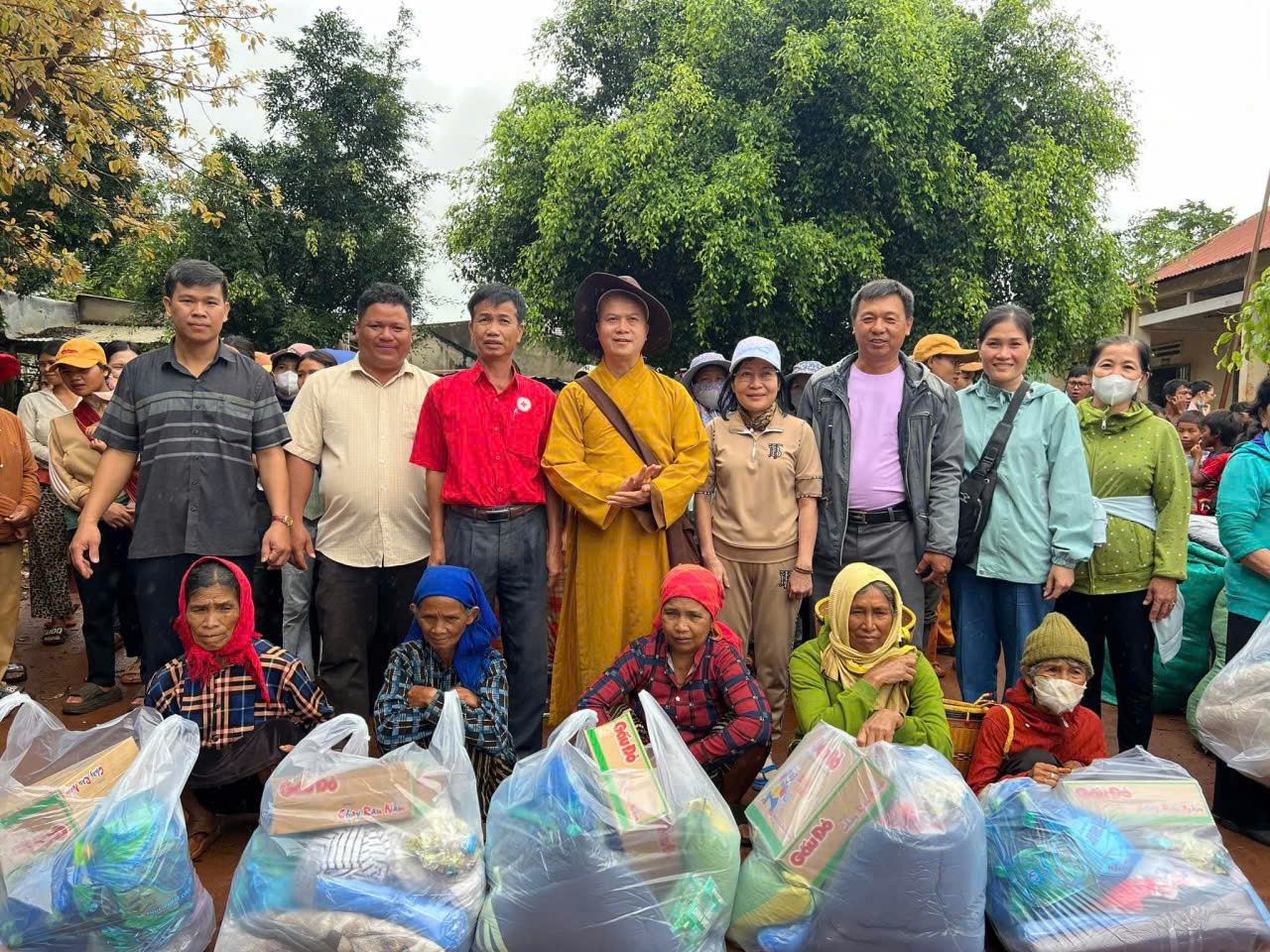 Lan toả yêu thương chia sẻ từ bi sưởi ấm những mảnh đời khó khăn
